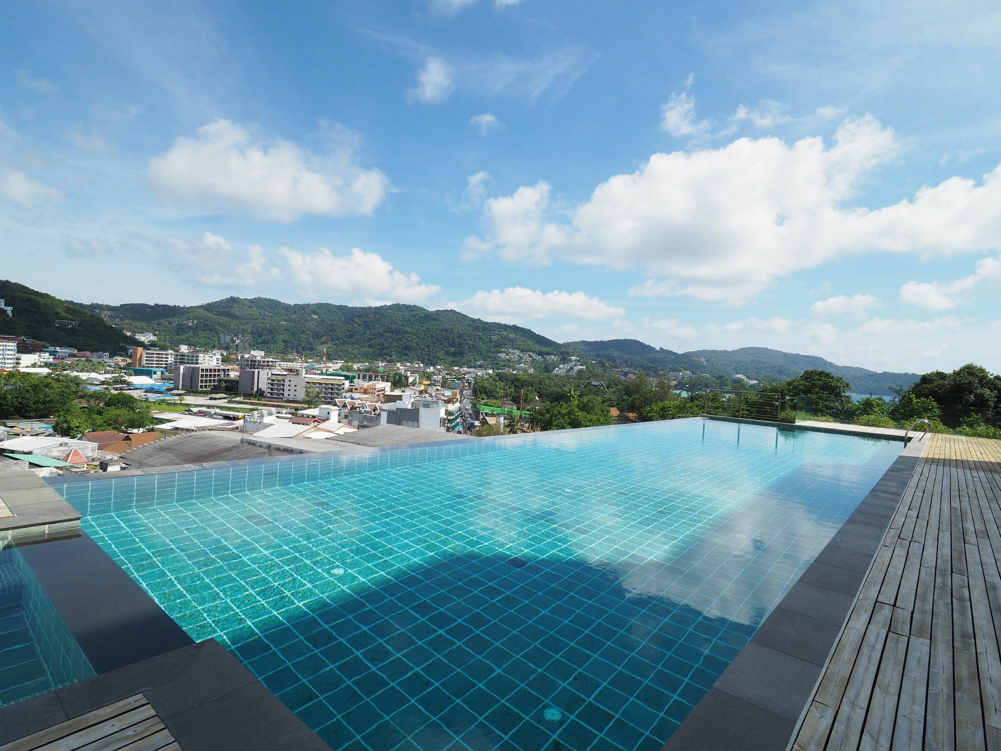 Q Conzept Condominium Karon Exterior photo